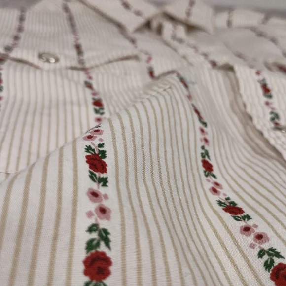 Levi's Pearl Snap Standard Fit Red Roses Men's Shirt XL - Picture 9 of 13